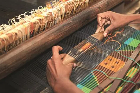  Handloom Heritage: Exploring Pakistan's Textile Legacy! A Tapestry Woven with Tradition and Innovation